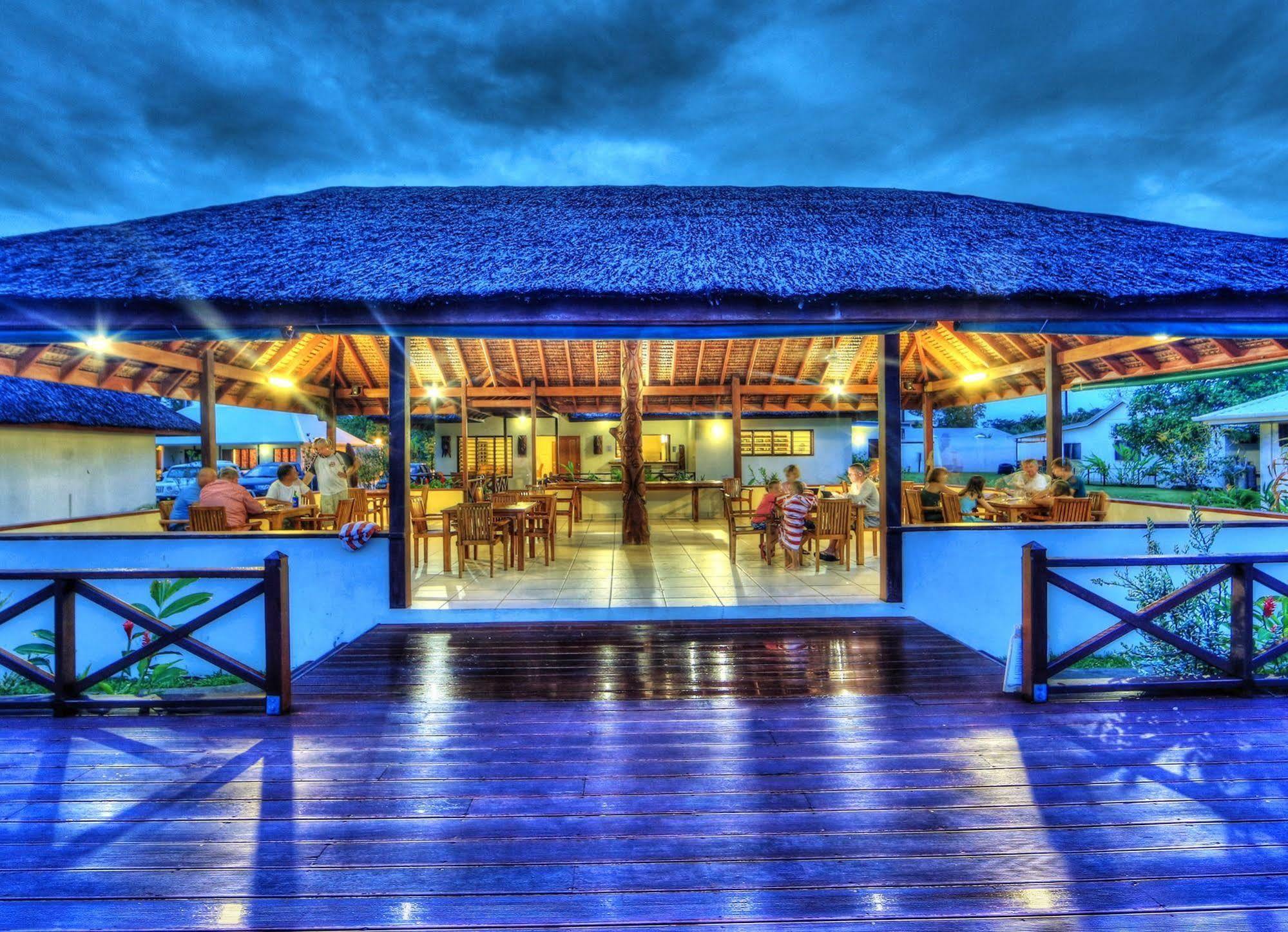 Beachfront Resort Luganville Exterior foto